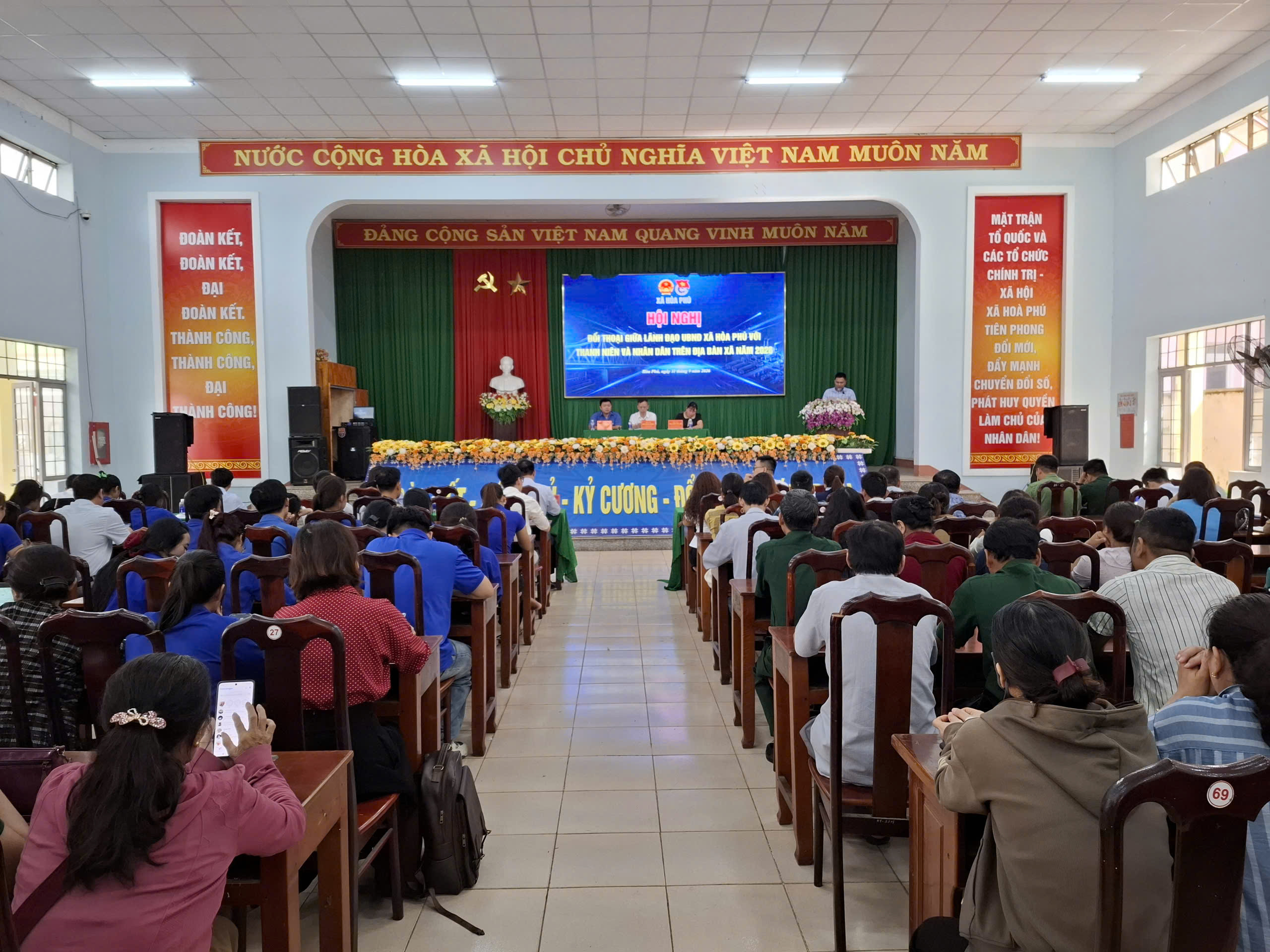 Xã Hòa Phú tổ chức Hội nghị đối thoại giữa lãnh đạo Ủy ban nhân dân xã với thanh niên và Nhân dân gắn với giới thiệu việc làm năm 2026