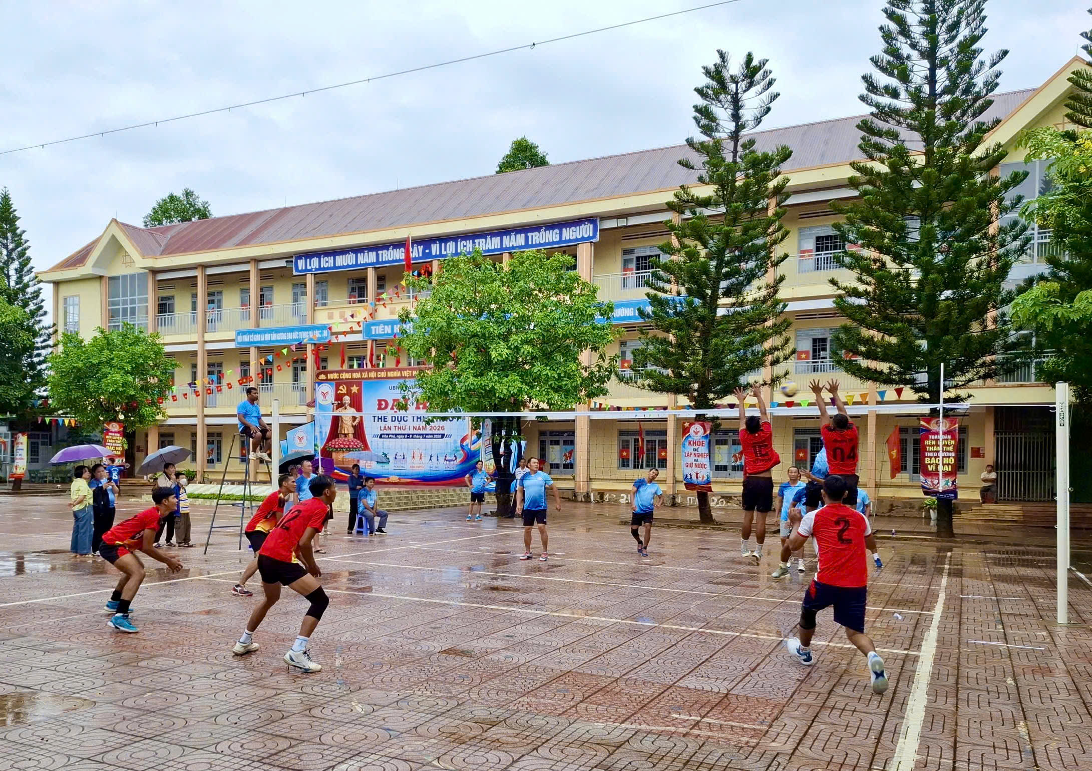 Khởi tranh môn bóng chuyền và cầu lông tại Đại hội Thể dục thể thao xã Hòa Phú lần thứ I năm 2026