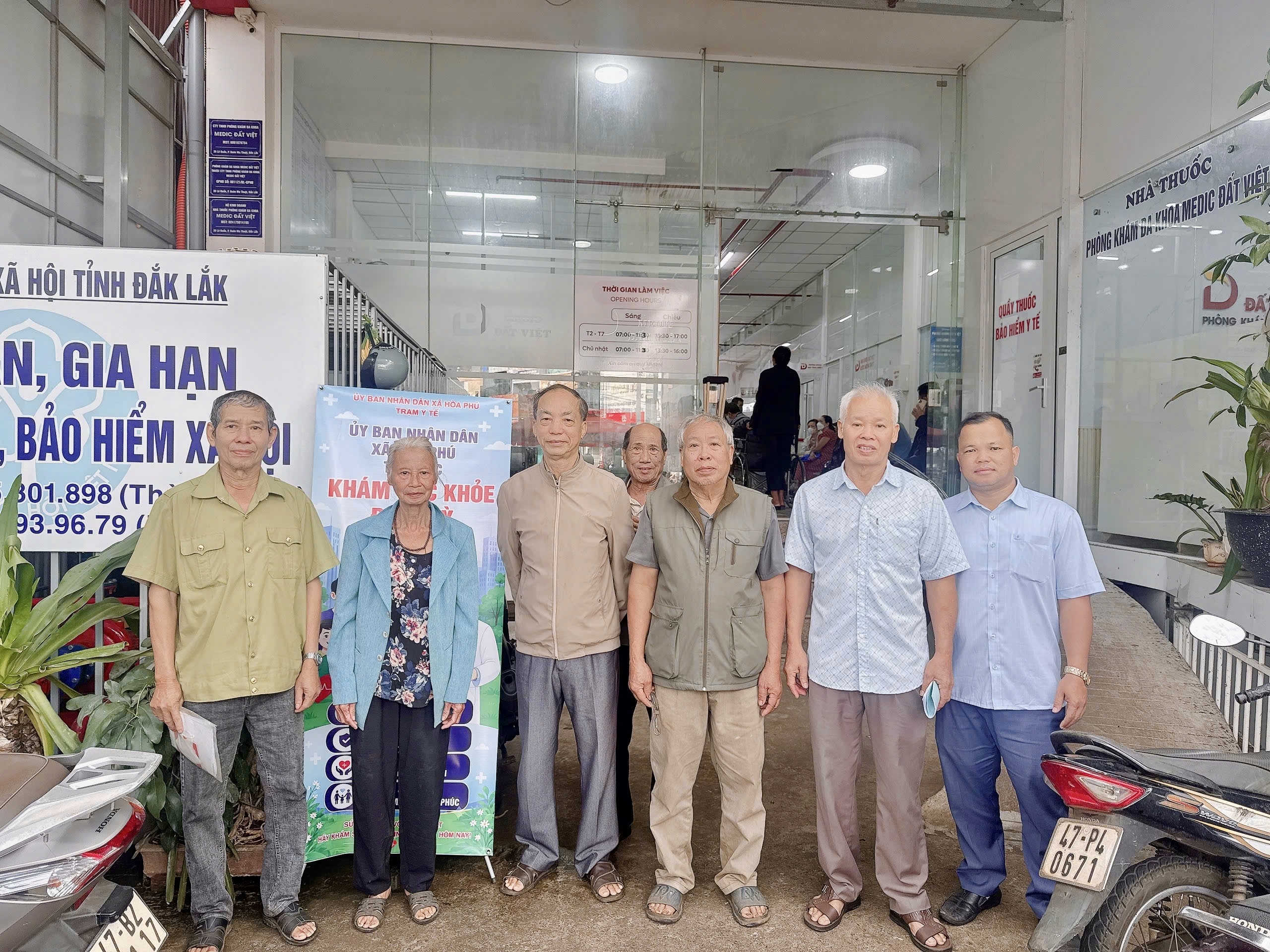 Ấm áp ngày đầu tiên khám sức khỏe miễn phí cho người có công và hộ nghèo, cận nghèo xã Hòa Phú