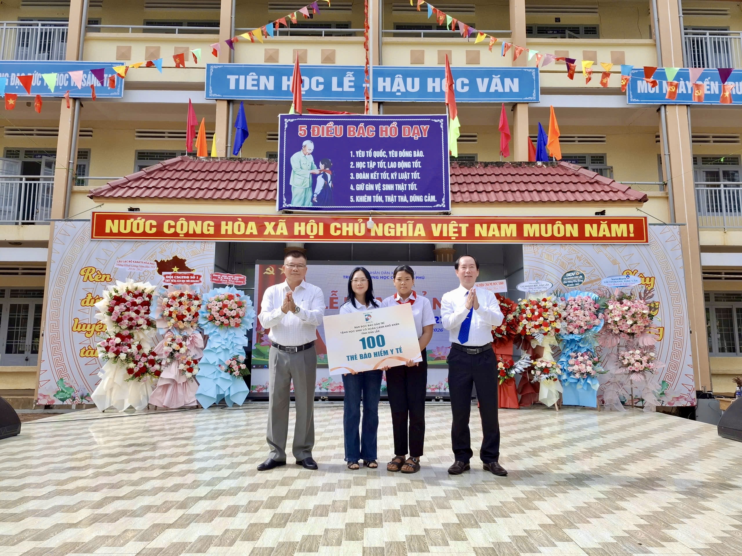 Không khí rộn ràng đón chào năm học mới 2026 - 2027 của thầy và trò Trường THCS Hòa Phú