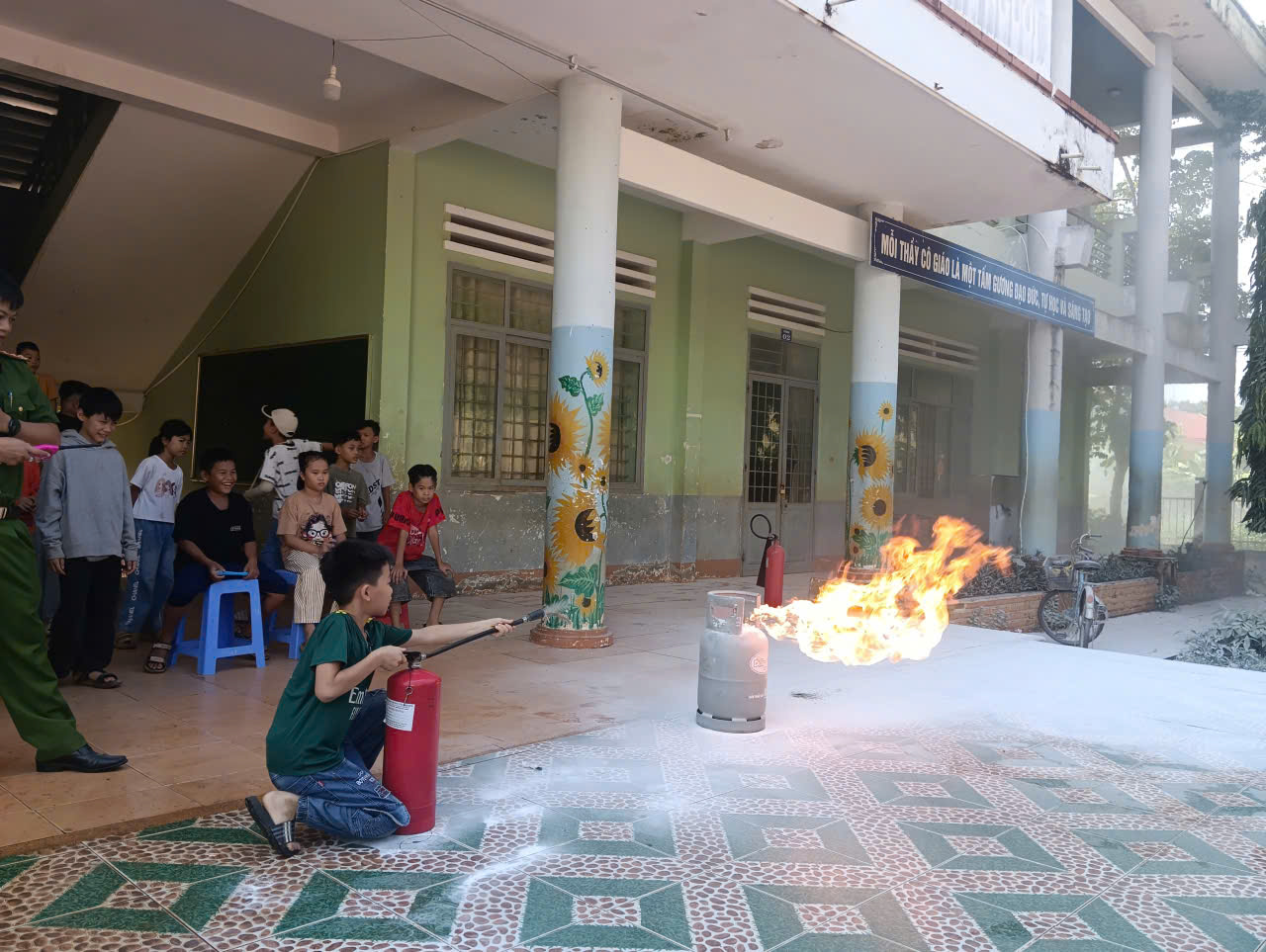Công An Xã Hòa Phú Tuyên Truyền Kỹ Năng Sống, Phòng Ngừa Vi Phạm Pháp Luật Cho Thanh Thiếu Niên, Học Sinh Dịp Hè 2026