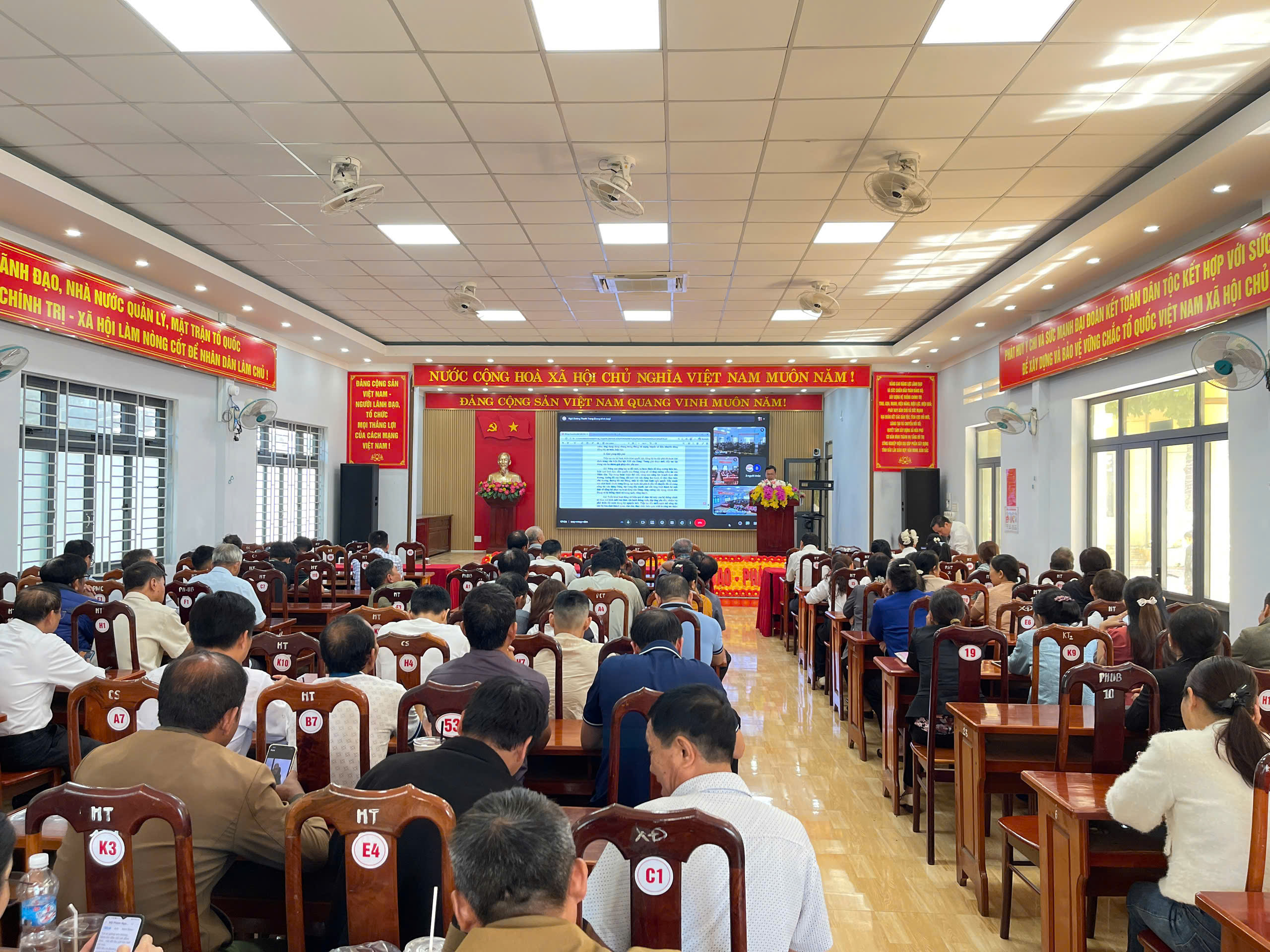 Hội nghị nghiên cứu, học tập, quán triệt nghị quyết Đại hội XIV của Đảng tại xã Hòa Phú