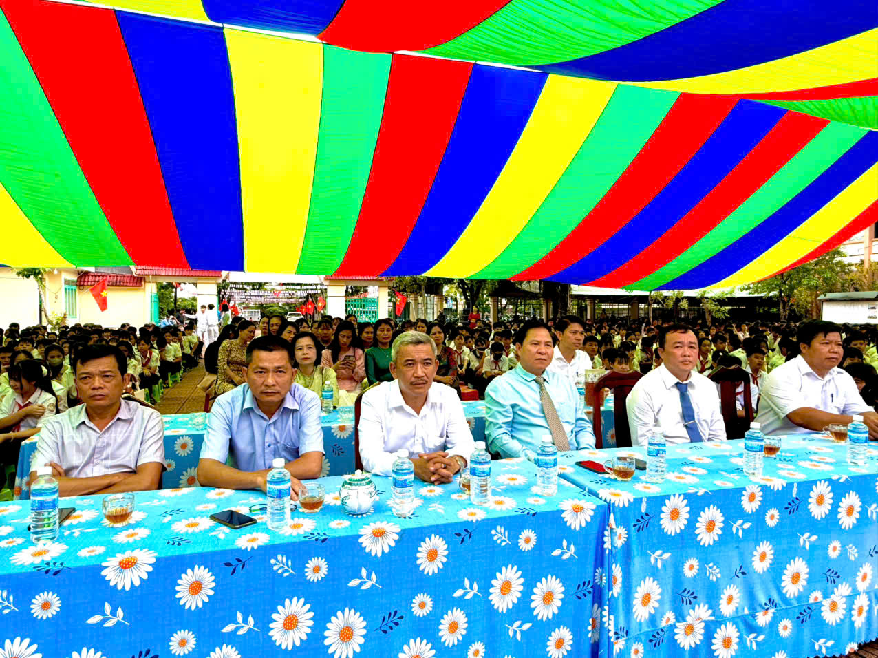 Gần 1.350 thầy cô, học sinh Trường THCS Hoà Phú, xã Hòa Phú, tỉnh Đắk Lắk hân hoan bước vào năm học mới 2025 - 2026