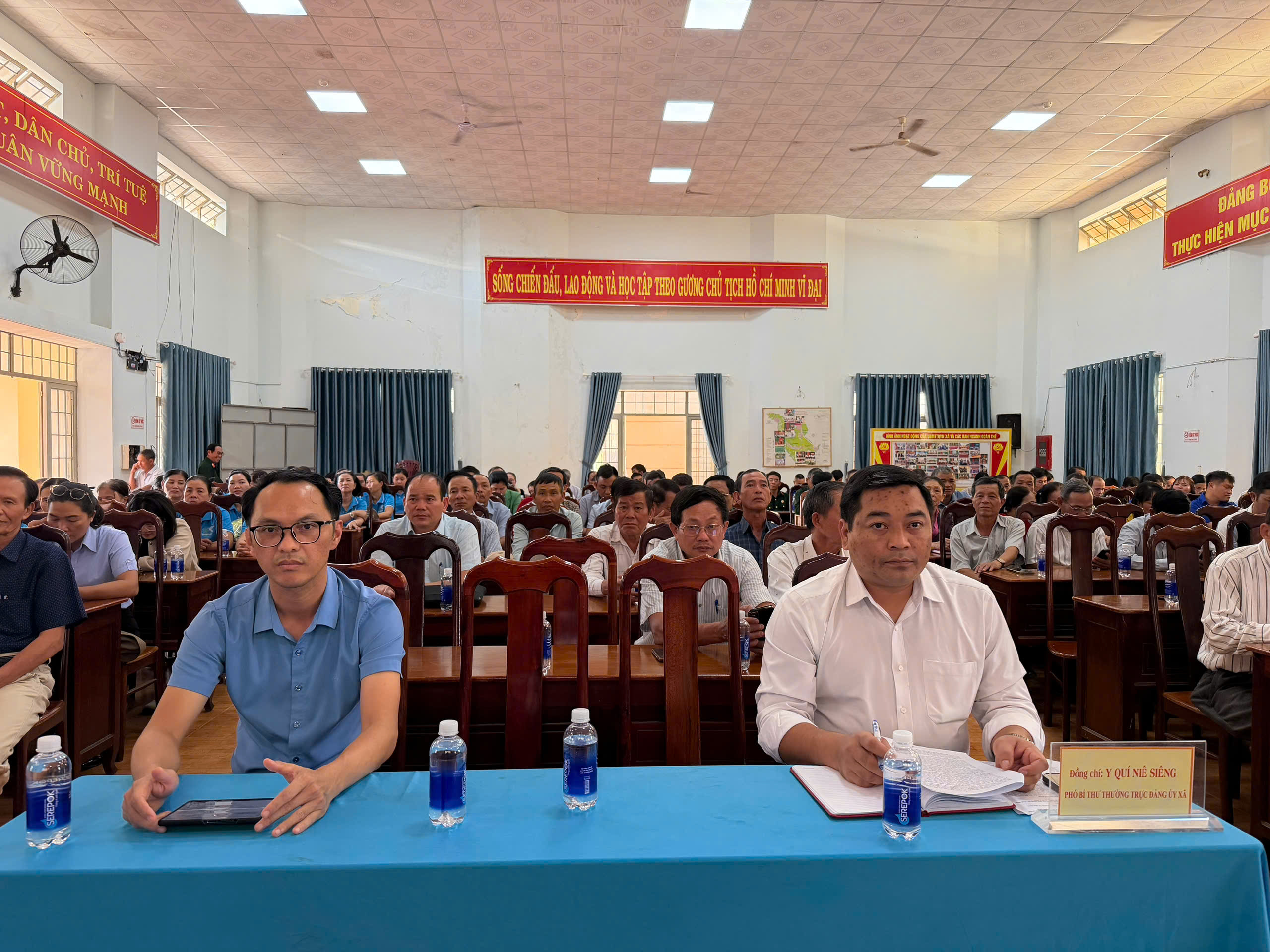 z7437042994996_c8bd824a81070ef174bfbd175abcefbb